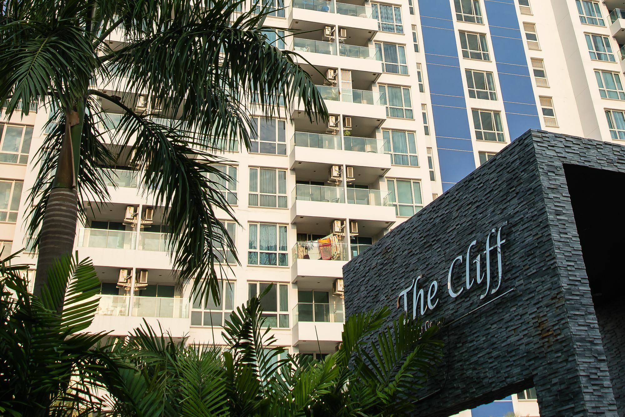 The Cliff Condominium Pattaya Exterior photo
